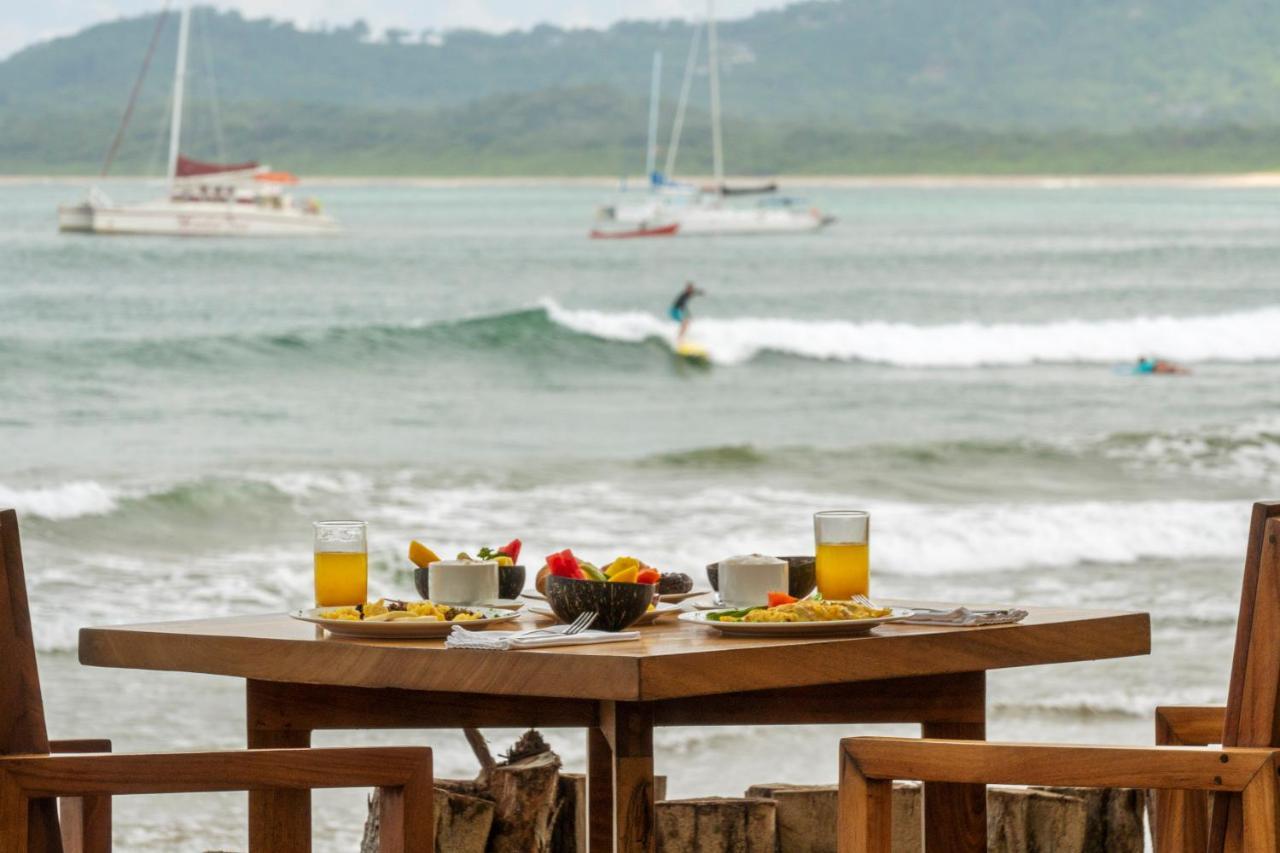 Capitan Suizo Beachfront Boutique Hotel Tamarindo Kültér fotó