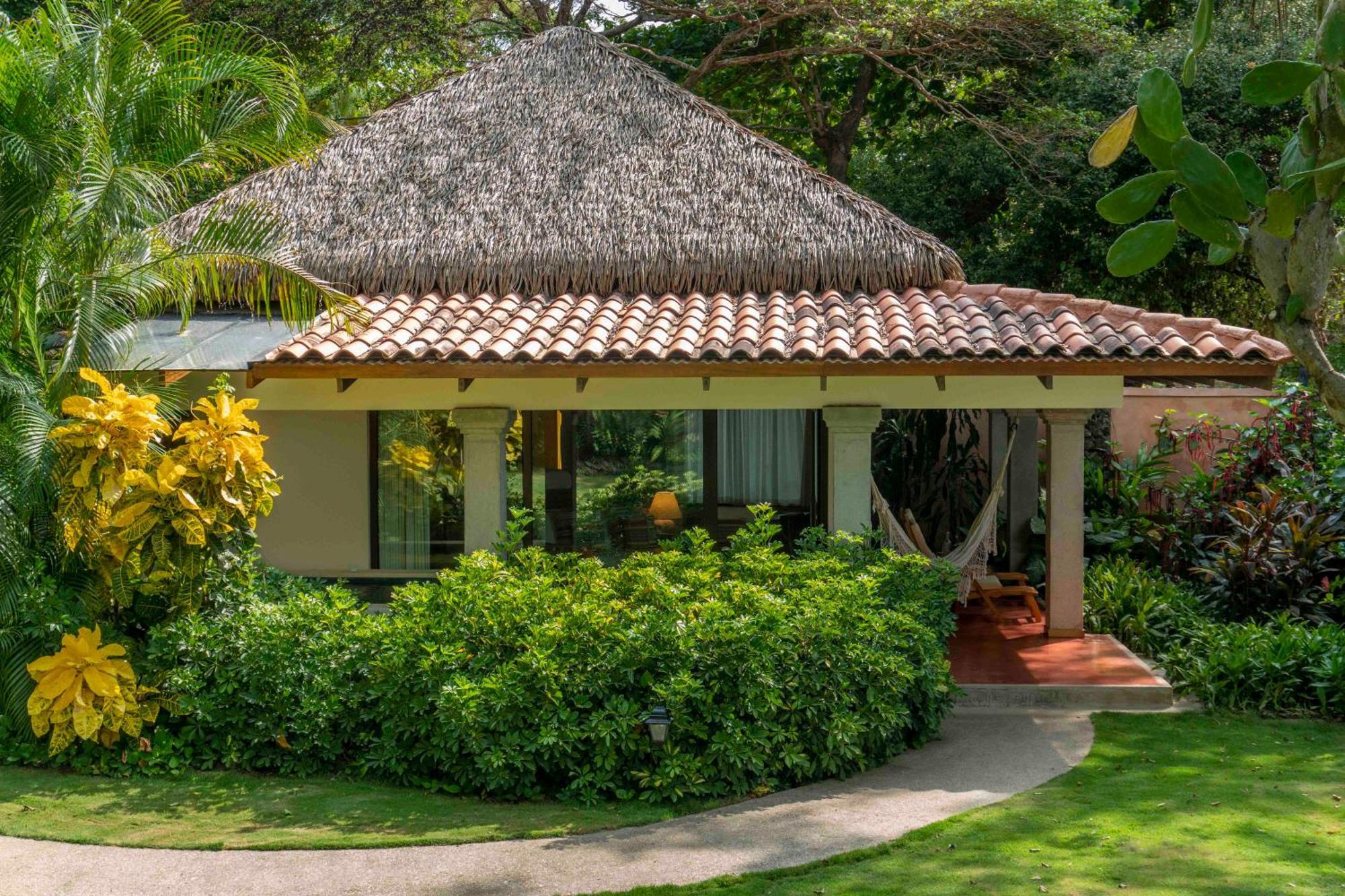 Capitan Suizo Beachfront Boutique Hotel Tamarindo Szoba fotó